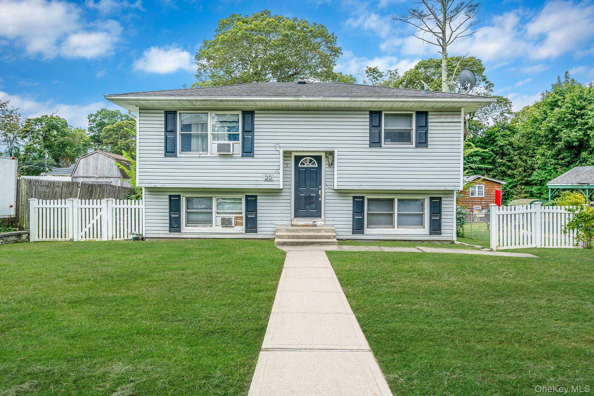 Lake Ronkonkoma, NY 11779,20 Kirby LN