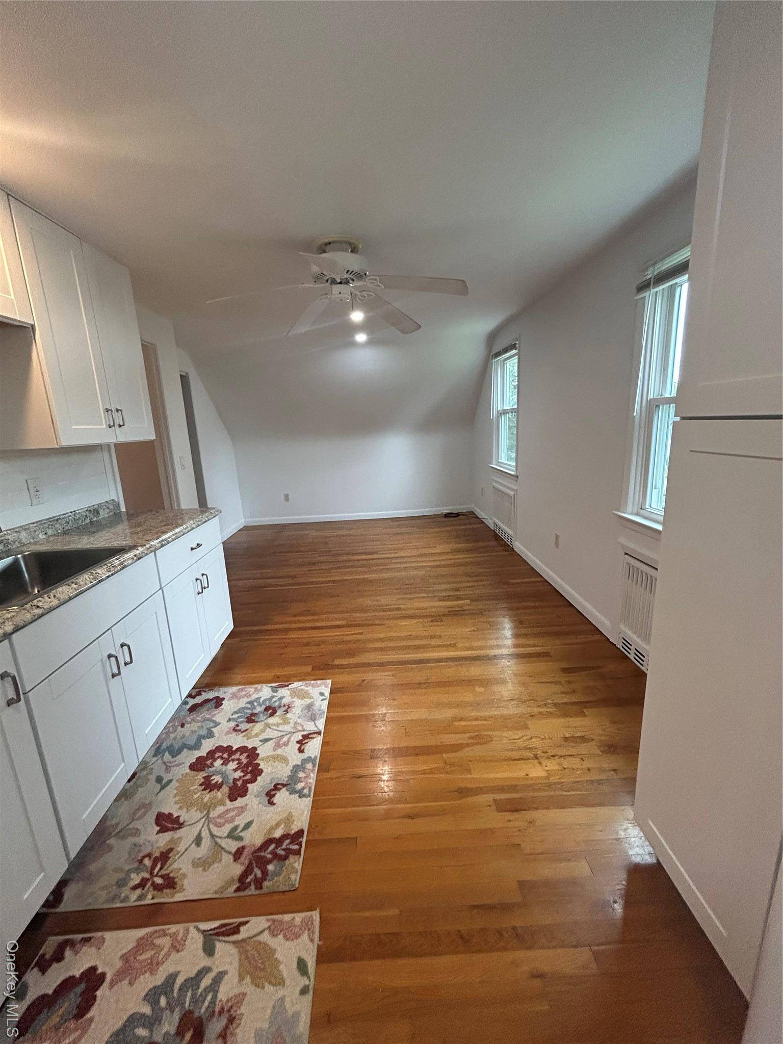 Lindenhurst, NY 11757,90 Reade AVE