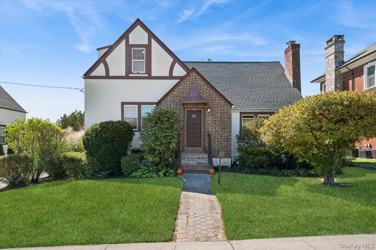 Yonkers, NY 10710,10 Oakland AVE