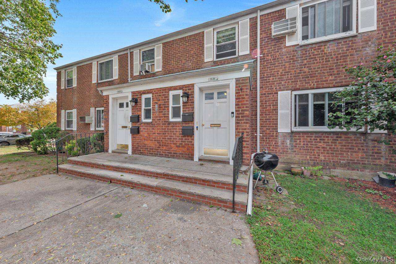 Glen Oaks, NY 11004,73-20 263rd Street #G