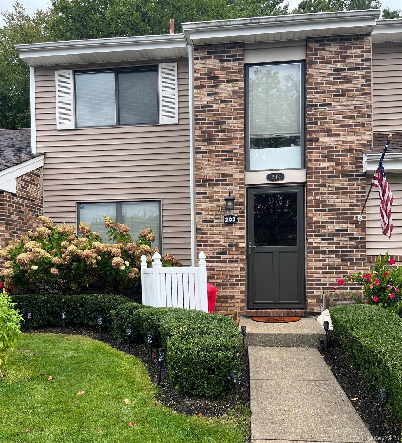 Smithtown, NY 11787,203 Pond View LN