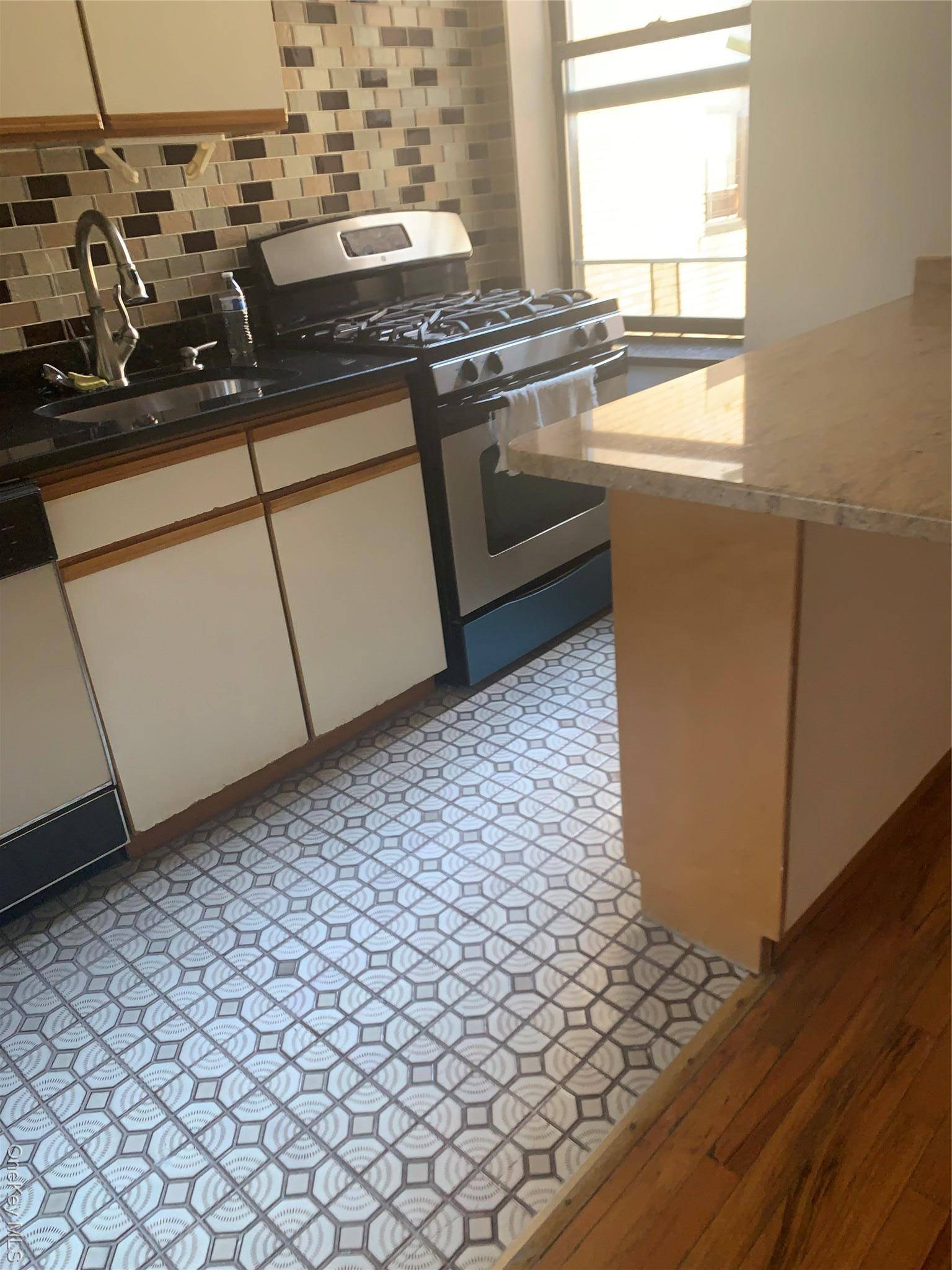 Woodside, NY 11377,3975 56th ST #4A