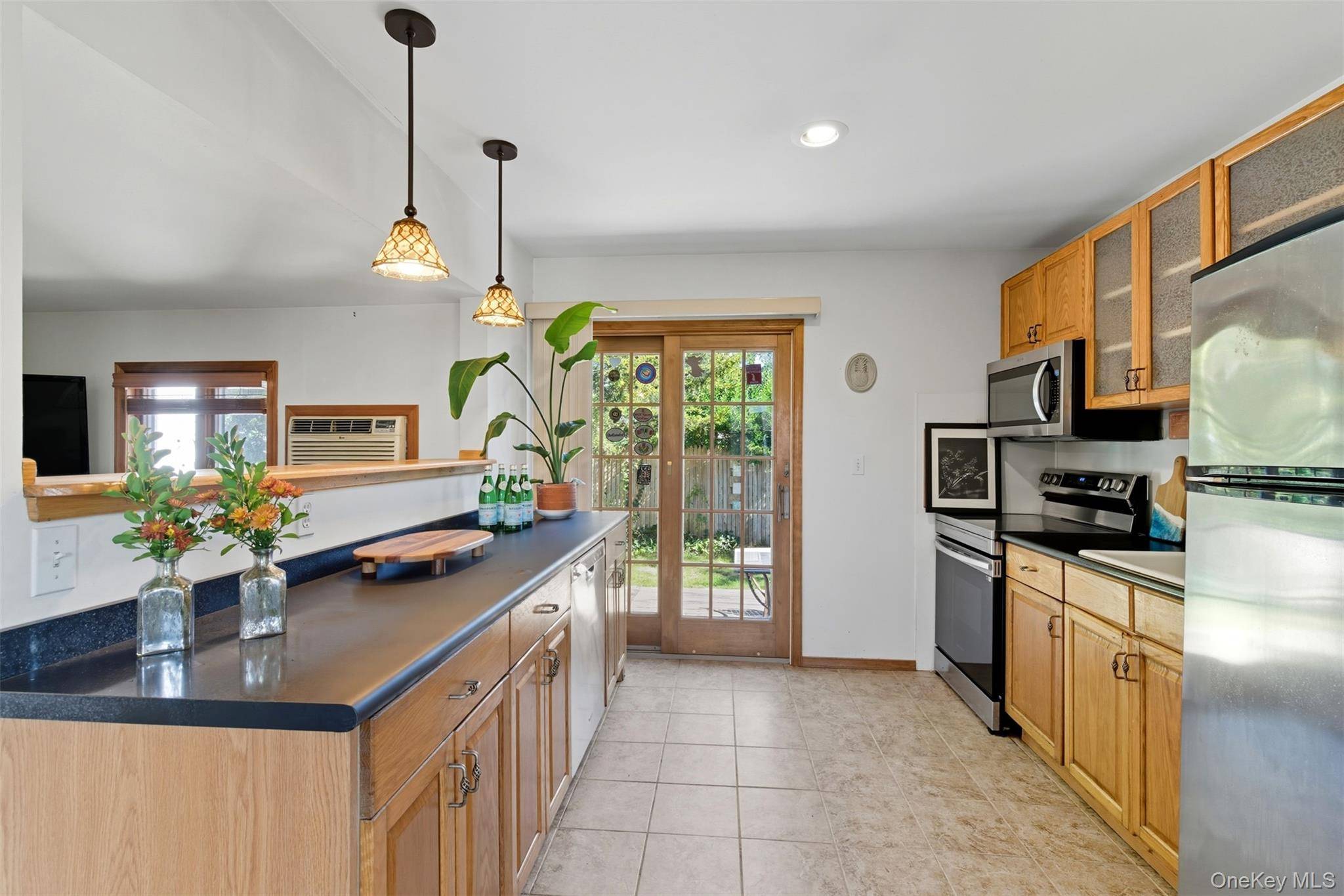 East Northport, NY 11731,290 5th ST