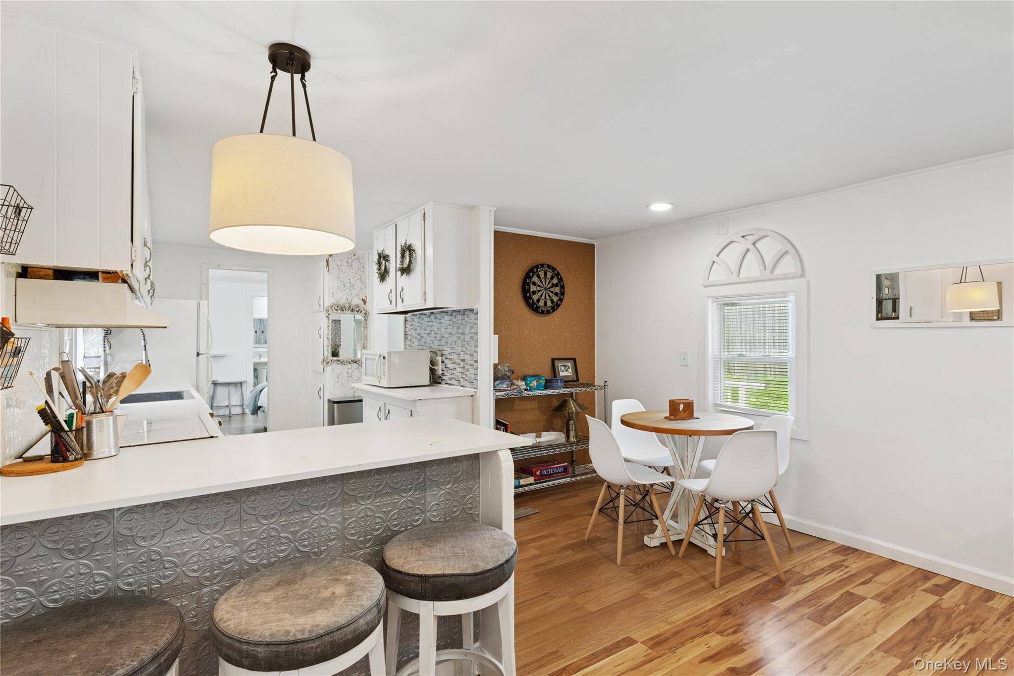 Jamesport, NY 11901-6016,8 North Railroad Avenue