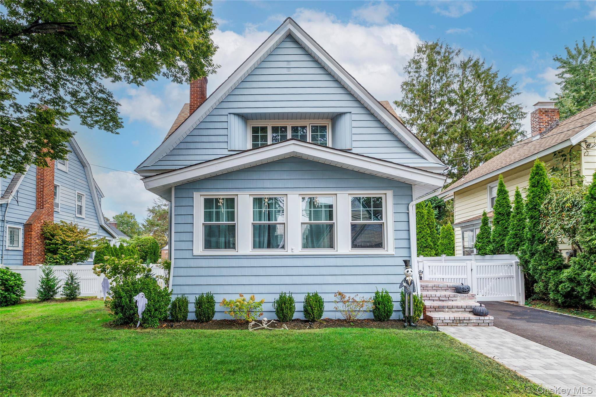 Malverne, NY 11565,114 Nassau AVE