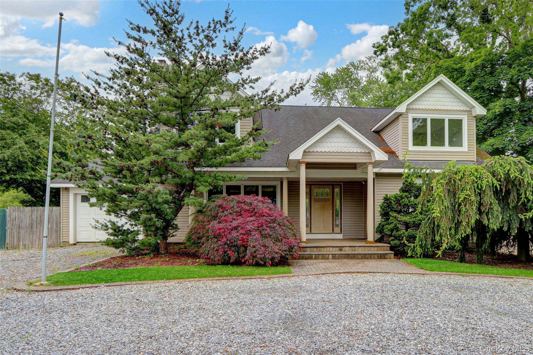 Bohemia, NY 11716,730 Church ST