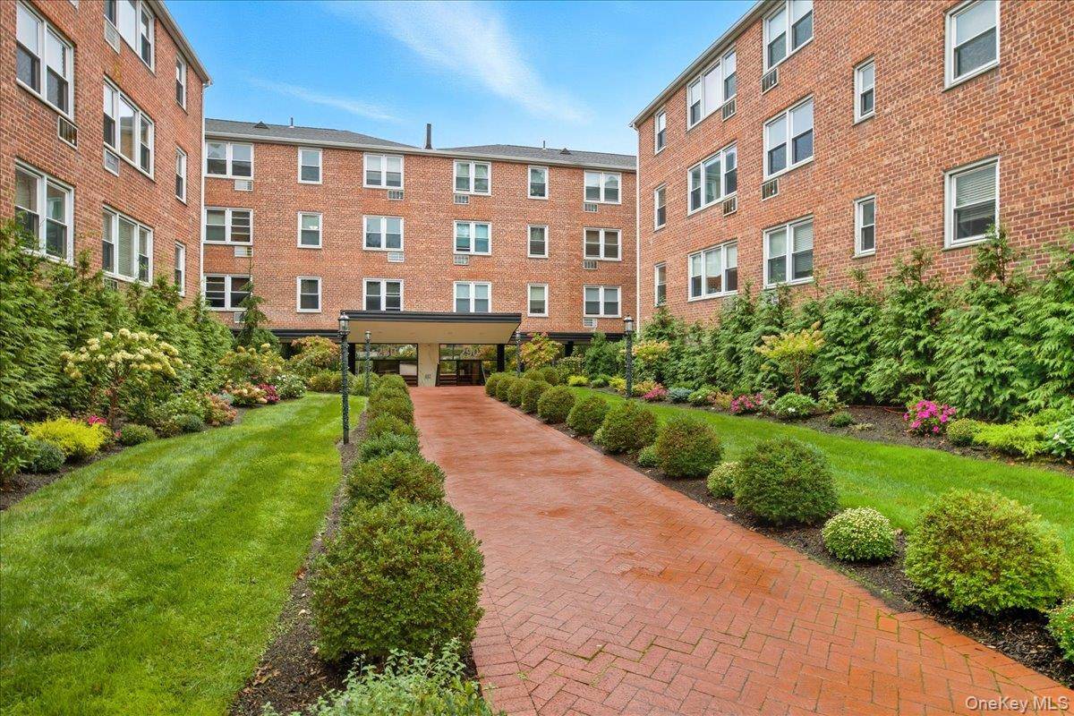 East Rockaway, NY 11518,290 Atlantic AVE #245