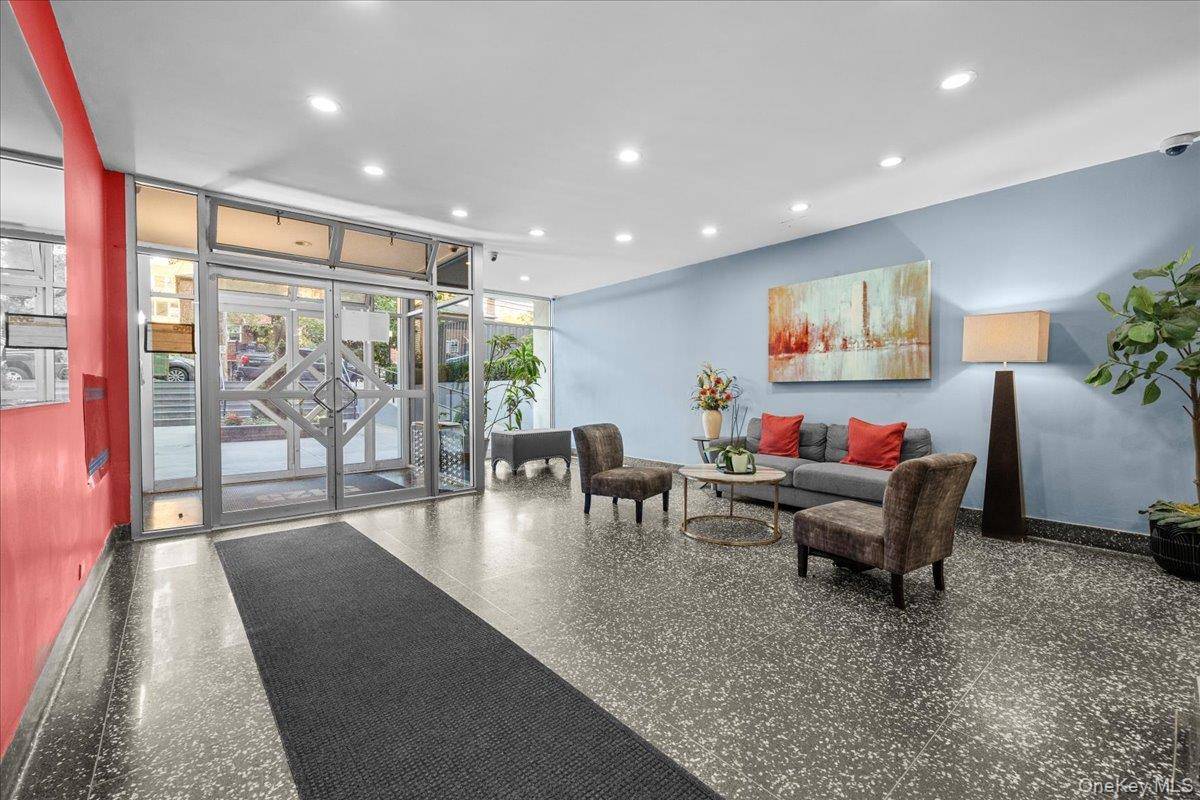 Bronx, NY 10471,5425 Valles AVE #6M