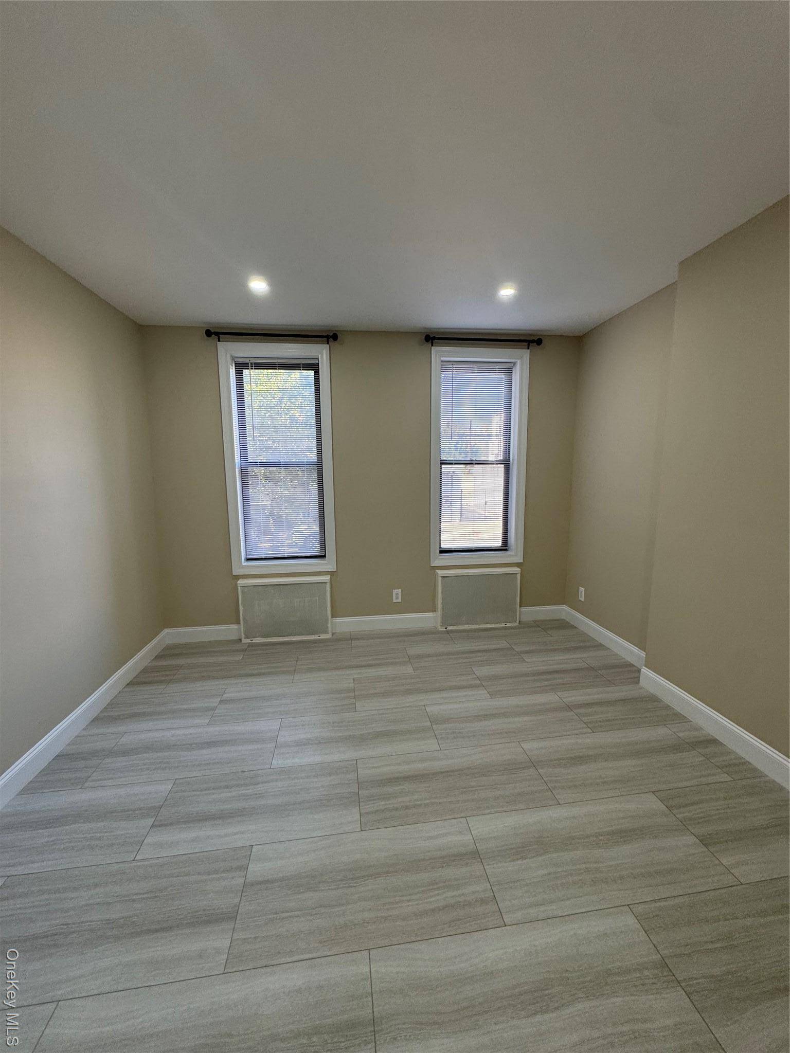 Ridgewood, NY 11385,5942 Grove ST