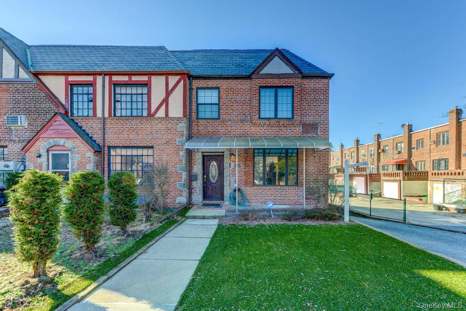 Forest Hills, NY 11375,67-54 Groton ST