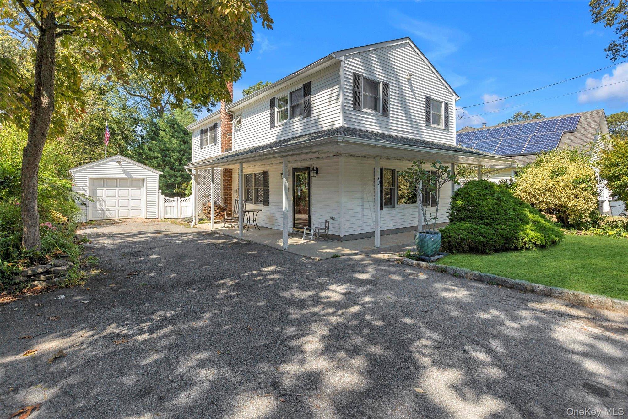 Huntington Station, NY 11746,23 Birchwood DR