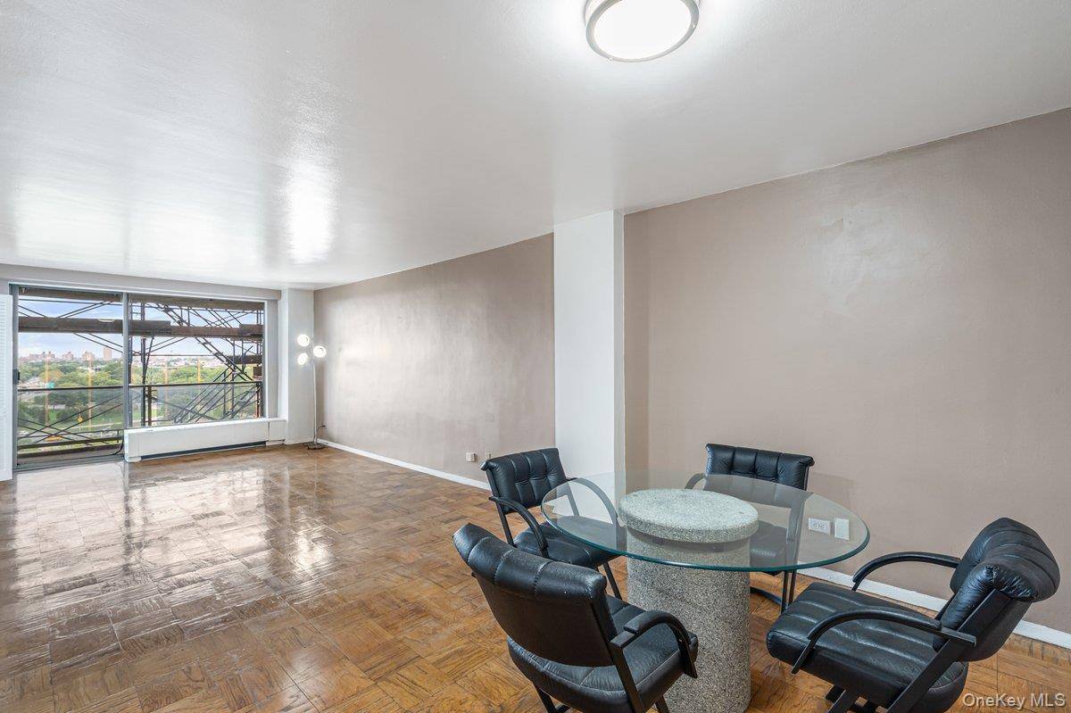 Forest Hills, NY 11375,61-20 Grand Central Parkway #A902