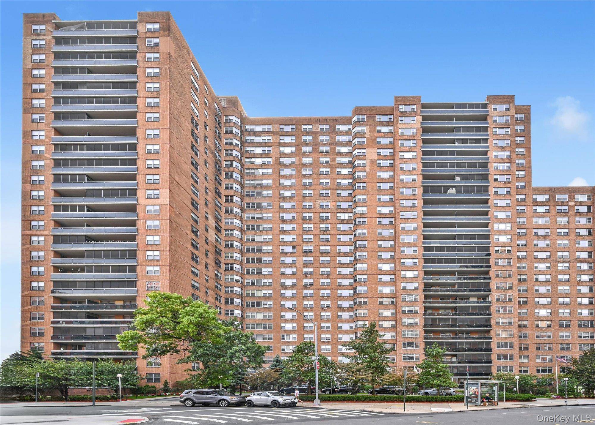 Forest Hills, NY 11375,70-25 yellowstone BLVD #14m