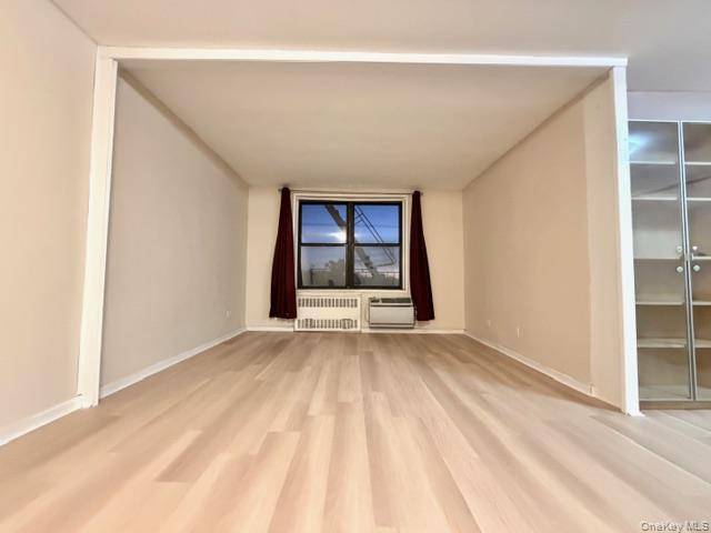 Rego Park, NY 11374,63-95 Austin St #5F