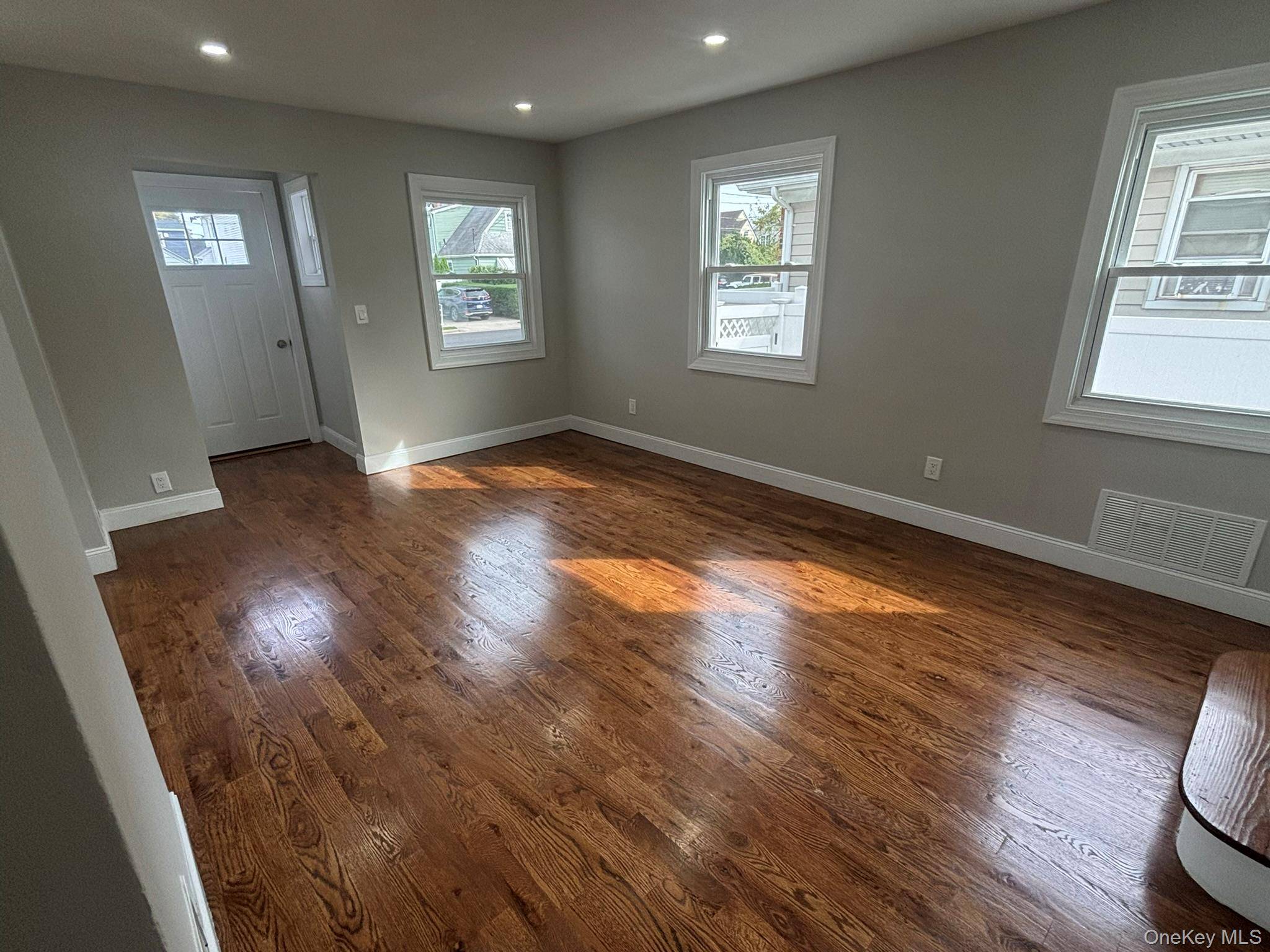 Oceanside, NY 11572,3154 Roxbury RD