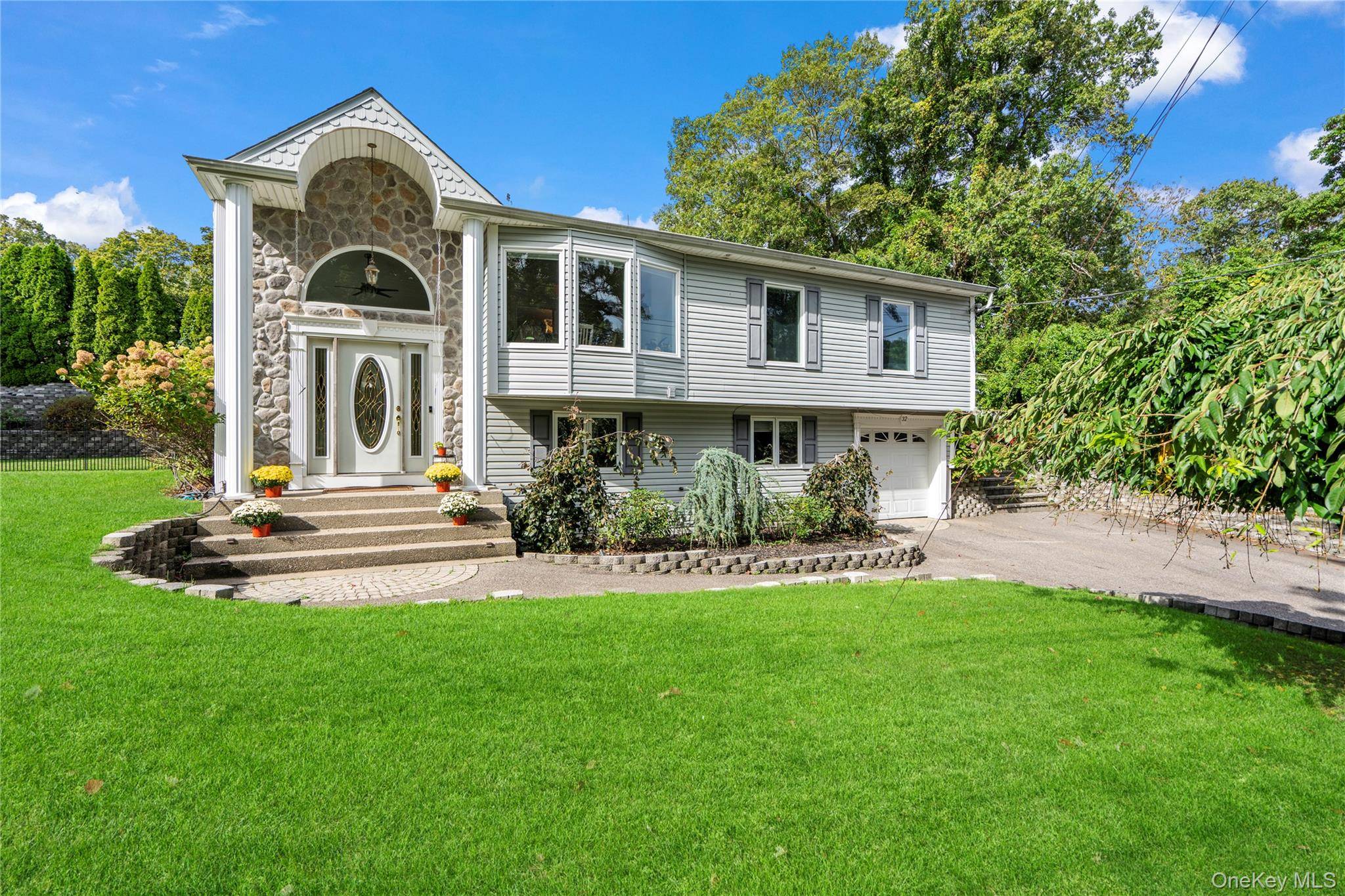 Rocky Point, NY 11778,32 Locust DR