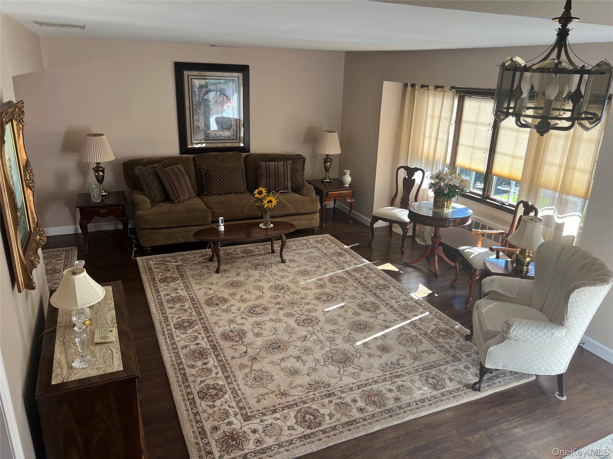 North Babylon, NY 11703,417 Cooper RD