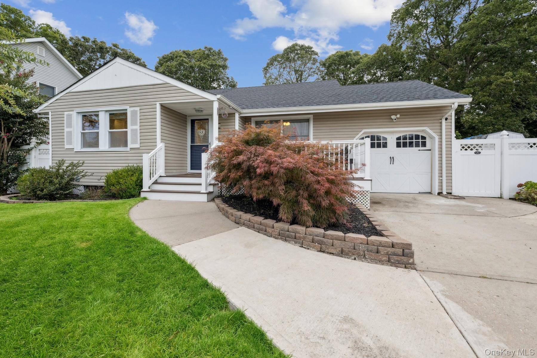 Selden, NY 11784,16 Larry RD