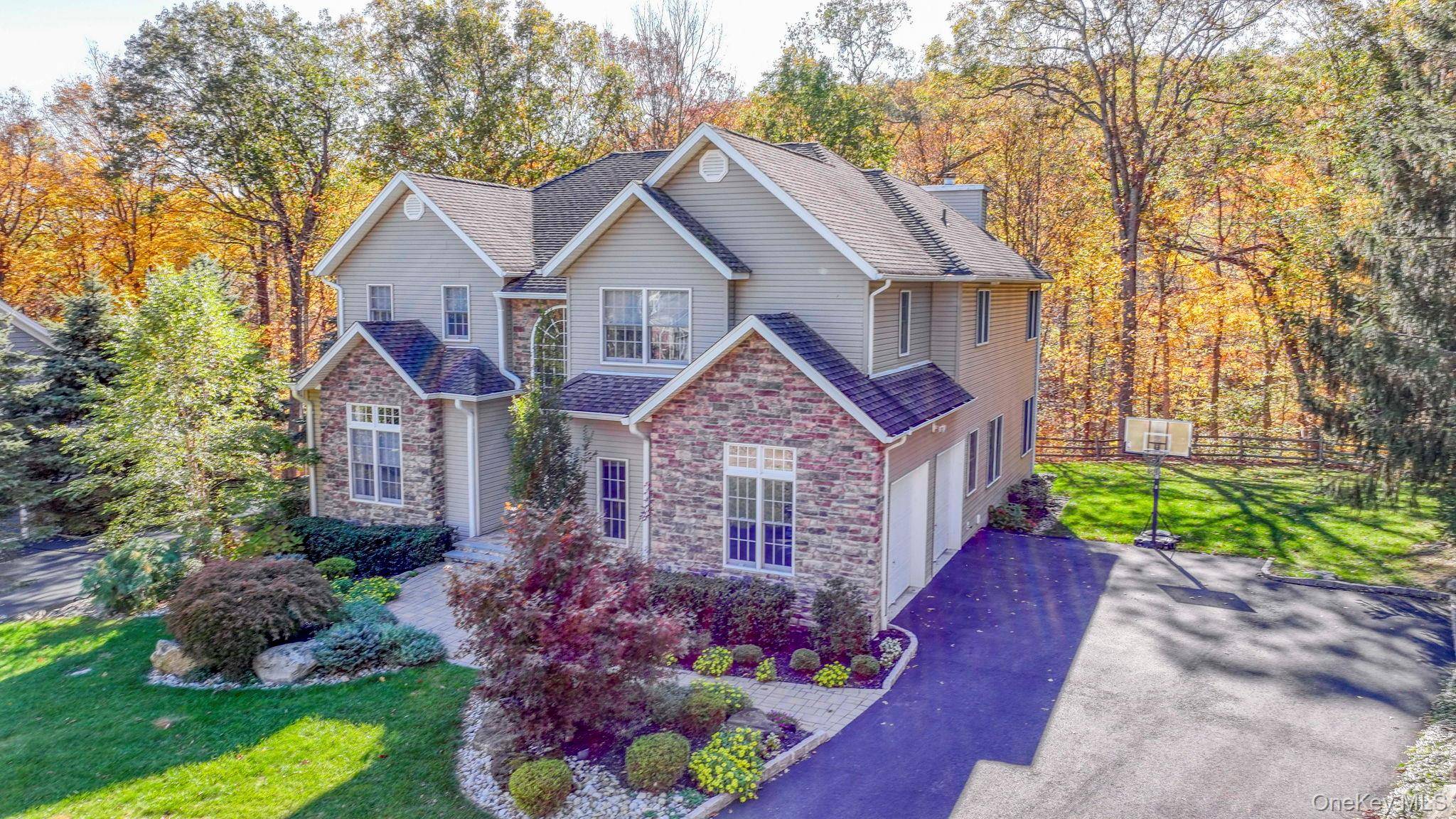 Tuxedo Park, NY 10987,17 Cedar DR