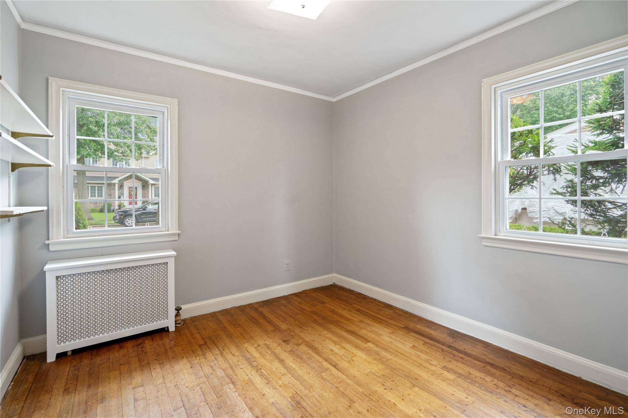 New Hyde Park, NY 11040,28 Redwood RD