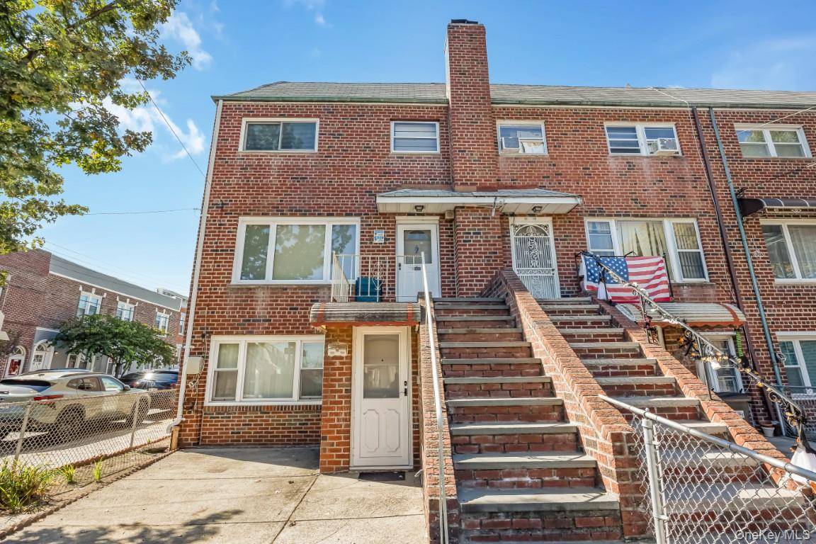 Middle Village, NY 11379,67-72 78th ST