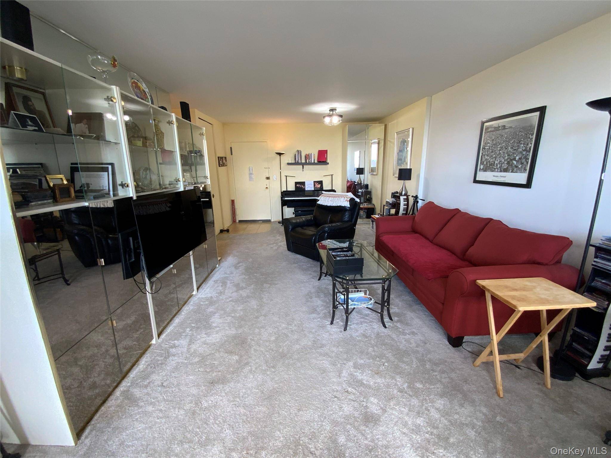 Floral Park, NY 11005,26910 Grand Central Pkwy #9R