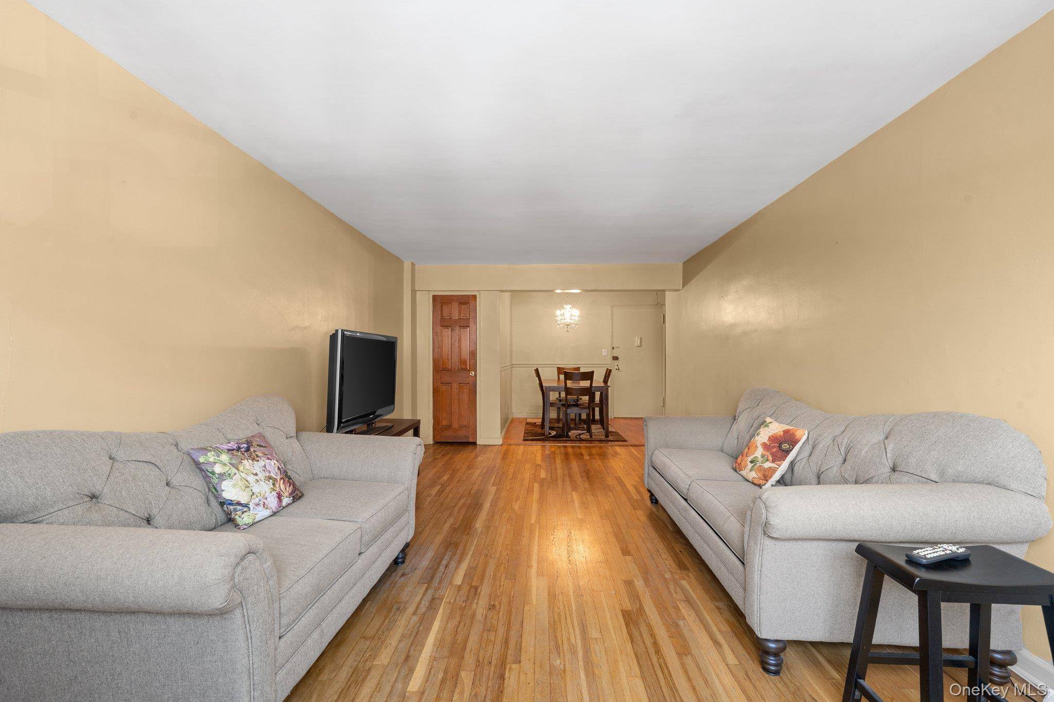 Howard Beach, NY 11414,88-25 155 AVE #2B