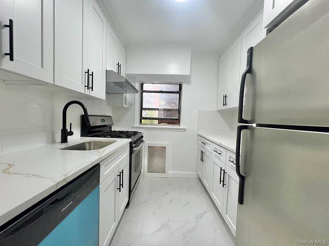 Elmhurst, NY 11373,44-21 Macnish ST #2G