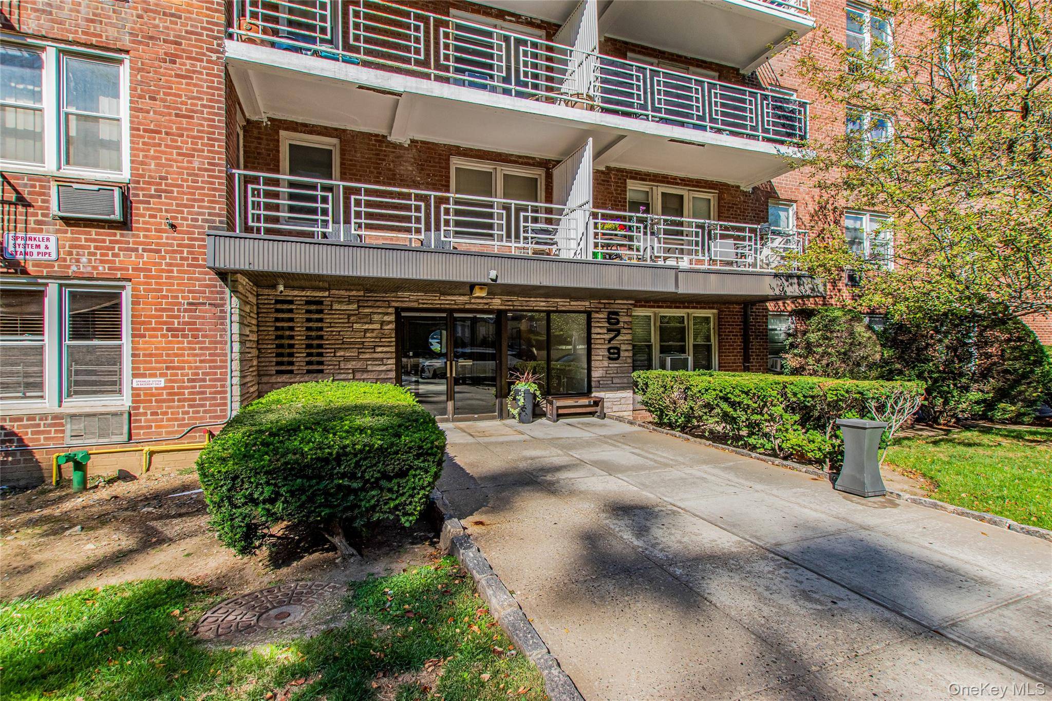 Yonkers, NY 10701,679 Warburton AVE #2R
