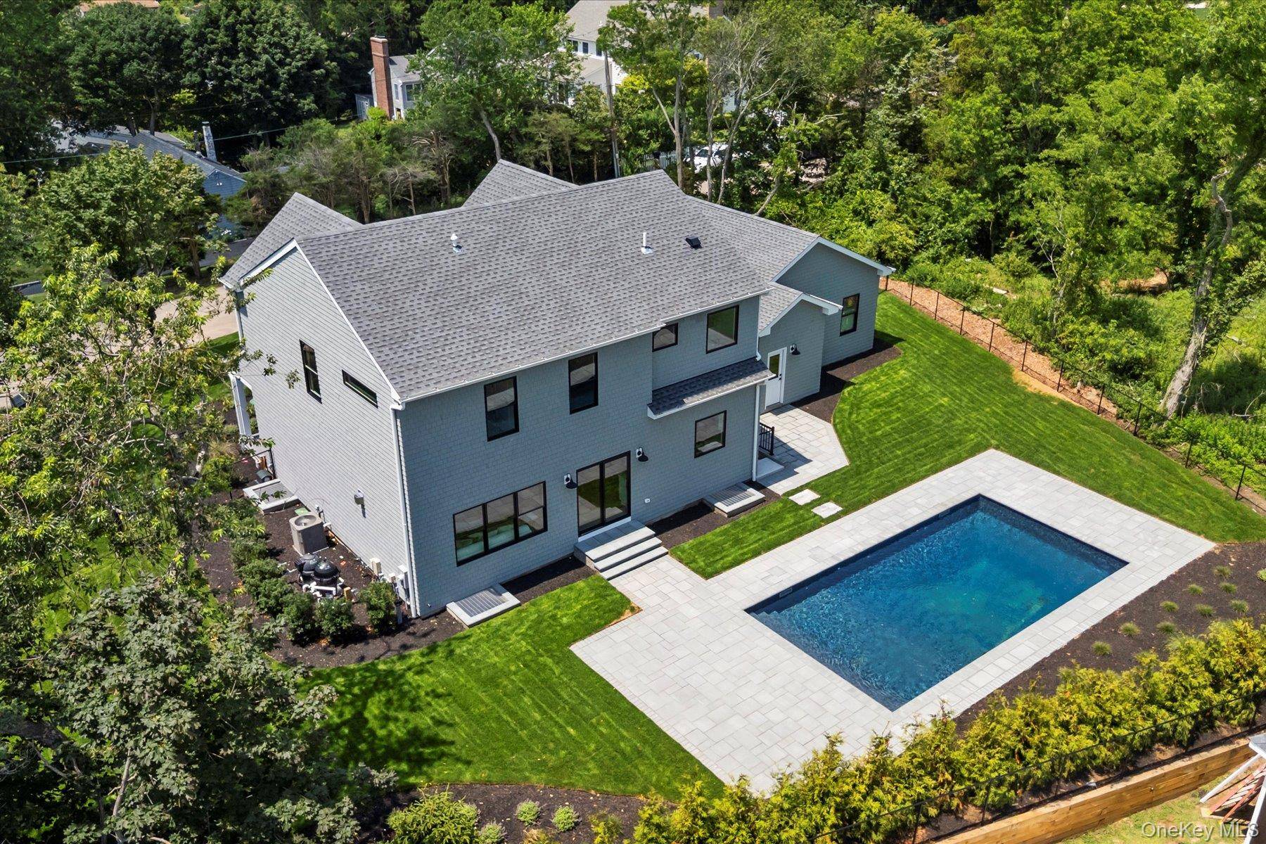 Mattituck, NY 11952,520 Zena RD