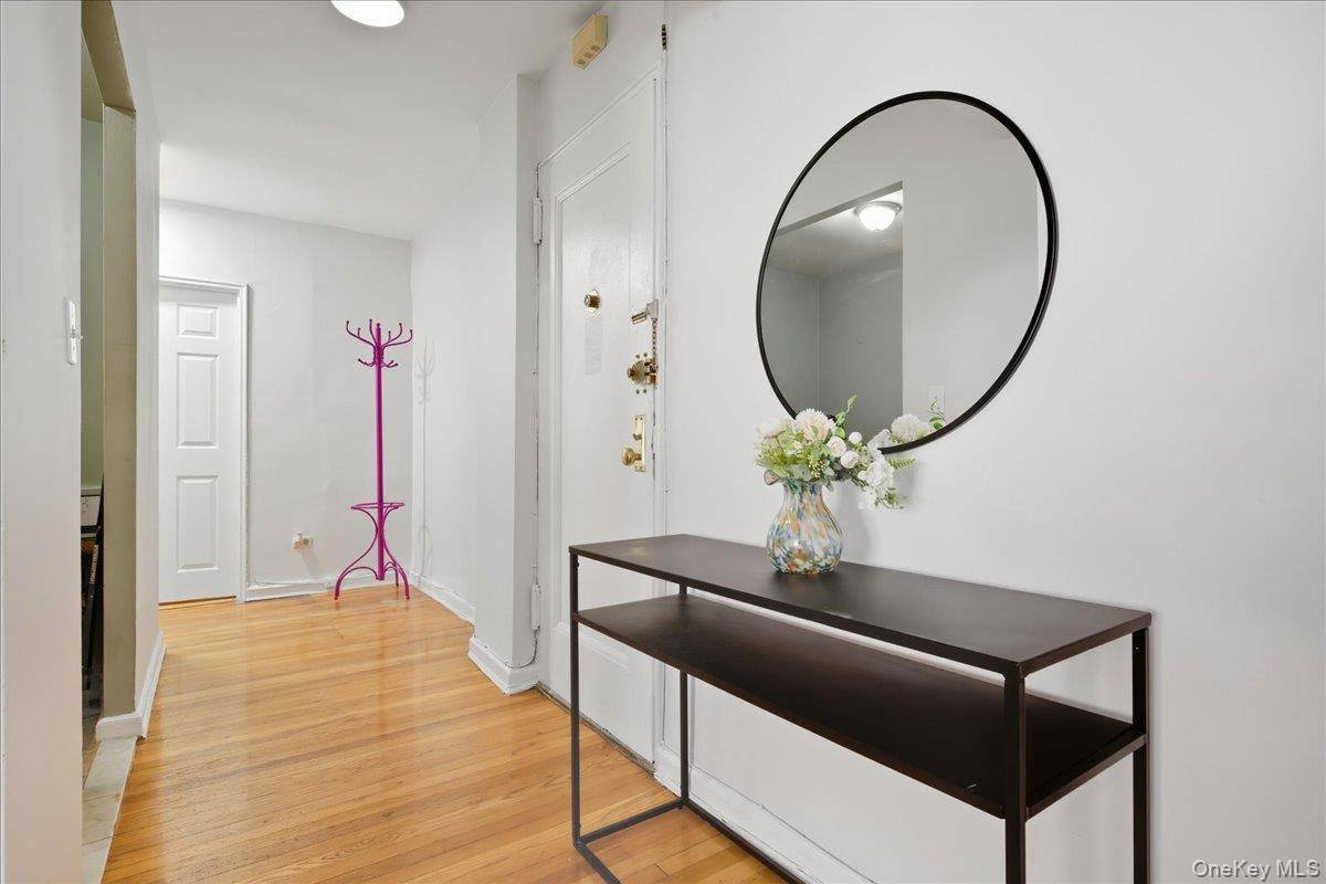 Forest Hills, NY 11375,103-25 68th AVE #4A