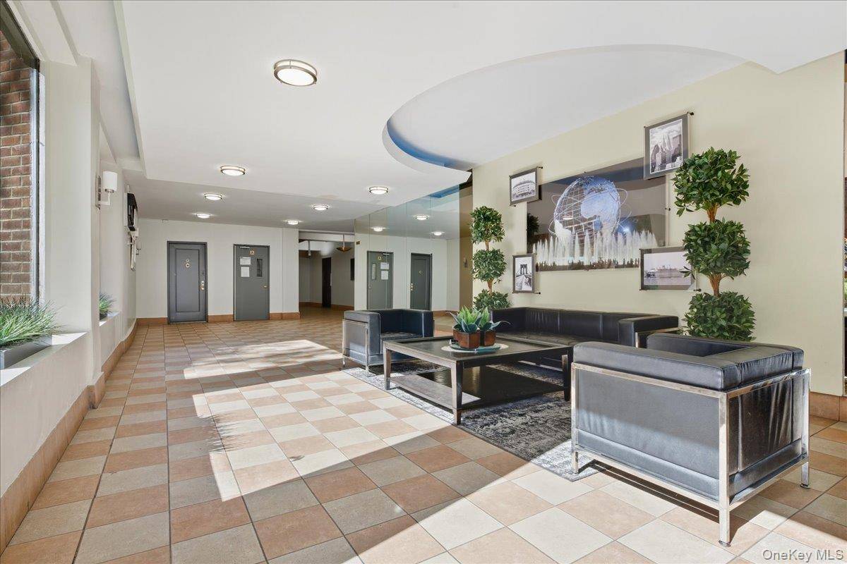 Forest Hills, NY 11375,103-25 68th AVE #4A