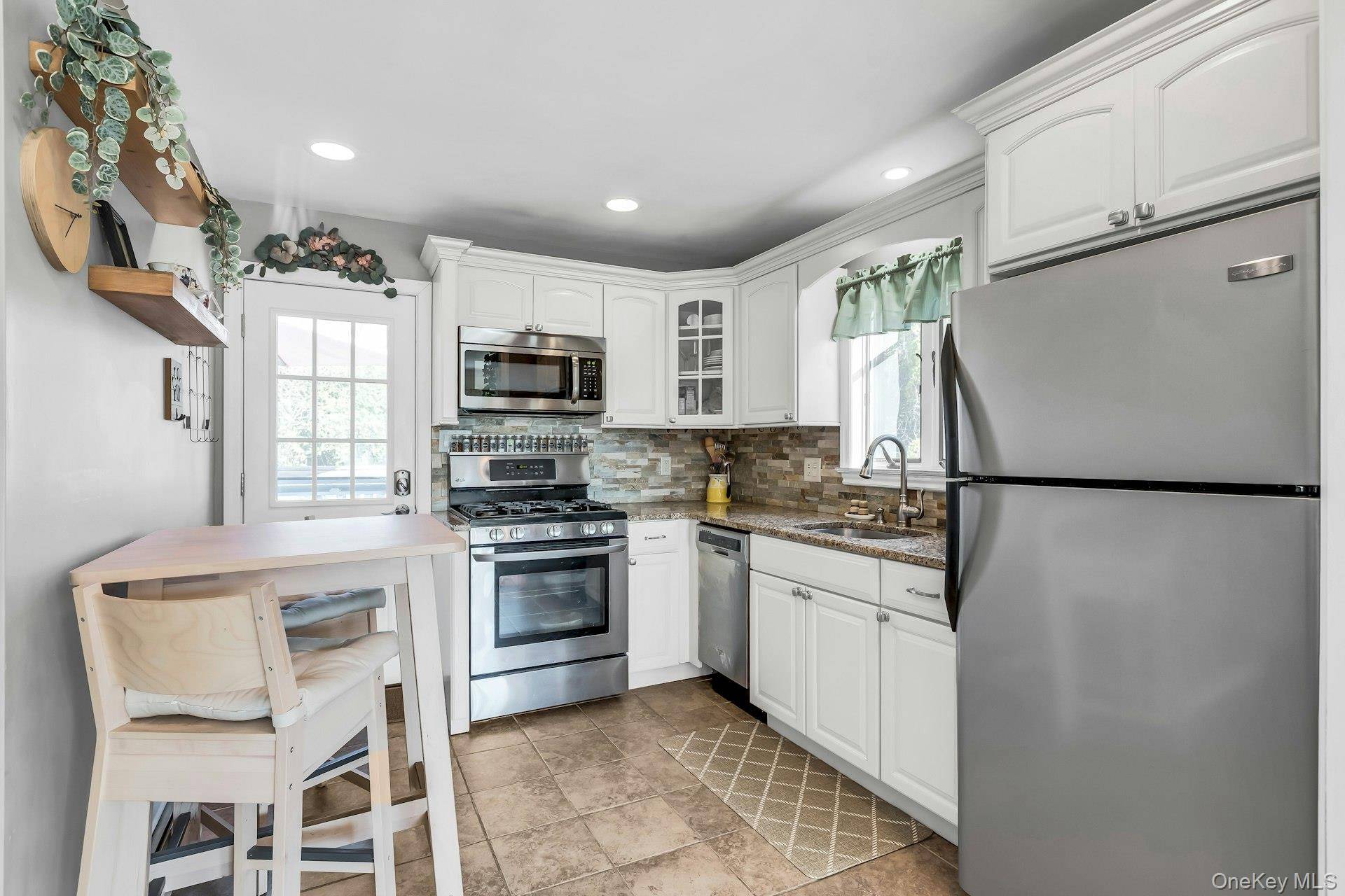 West Babylon, NY 11704,105 16th ST