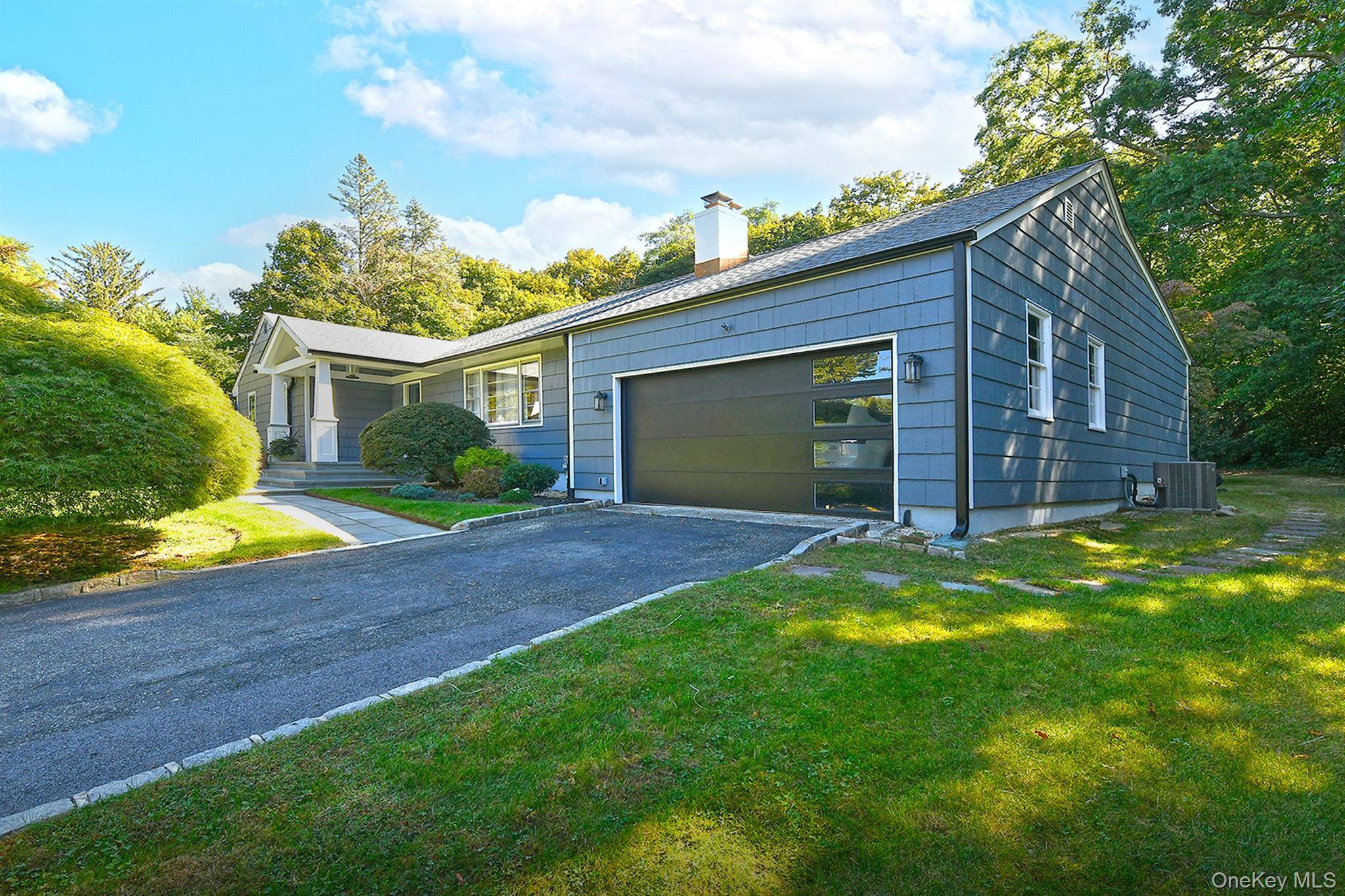 Huntington, NY 11743,42 Flower Hill RD