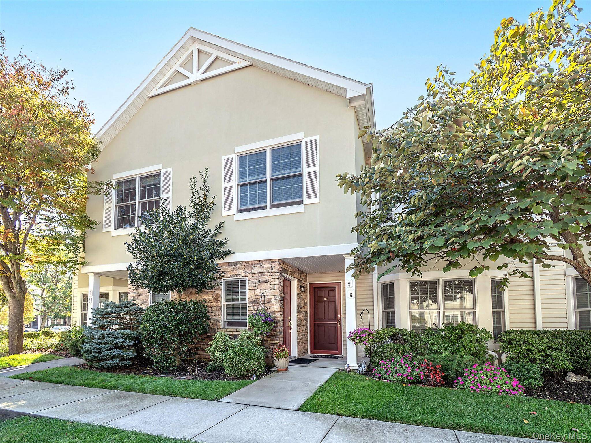 Port Washington, NY 11050,103 Pond View DR