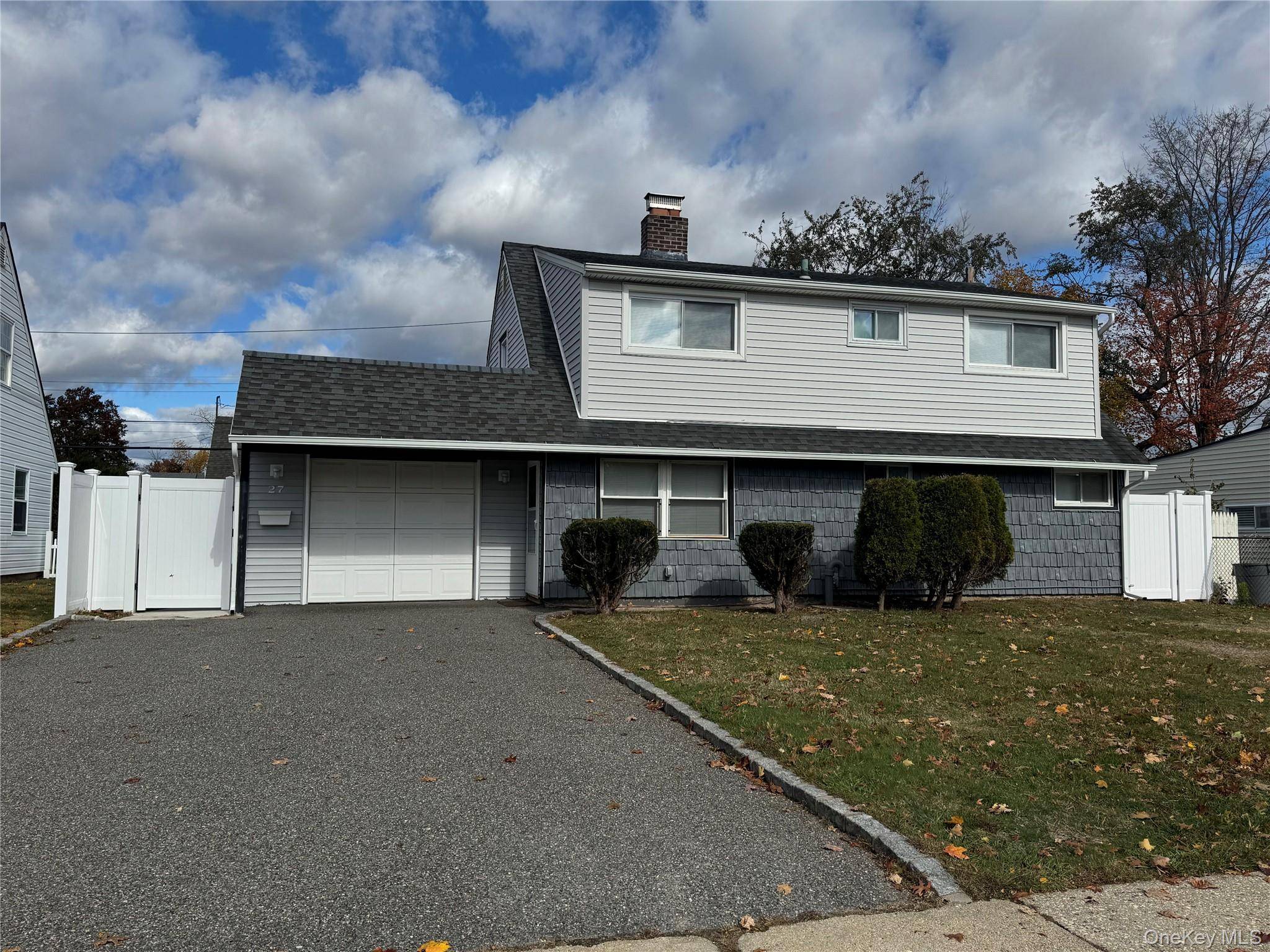 Levittown, NY 11756,27 Gleaner LN
