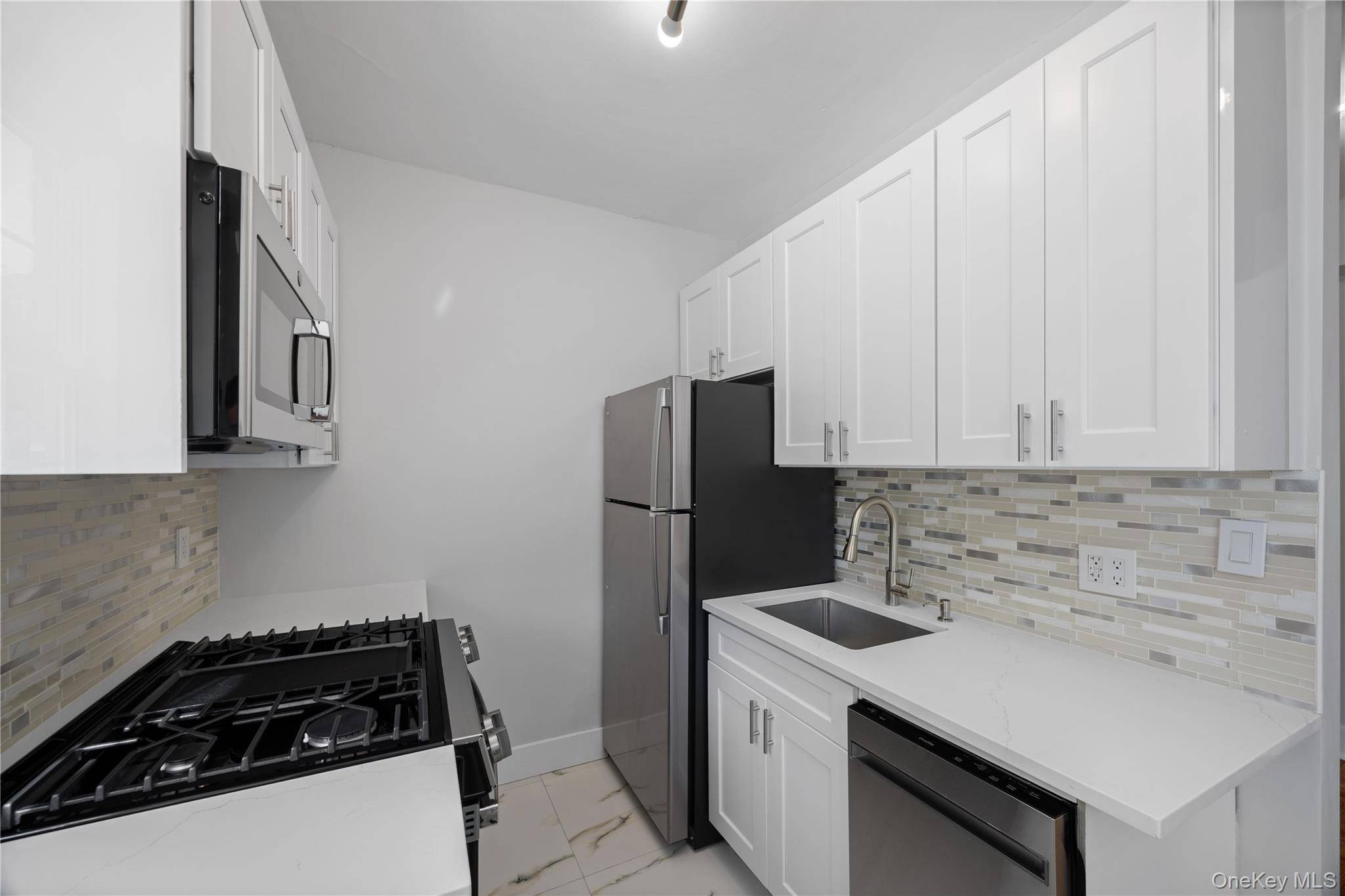 New Rochelle, NY 10805,230 Pelham RD #1O