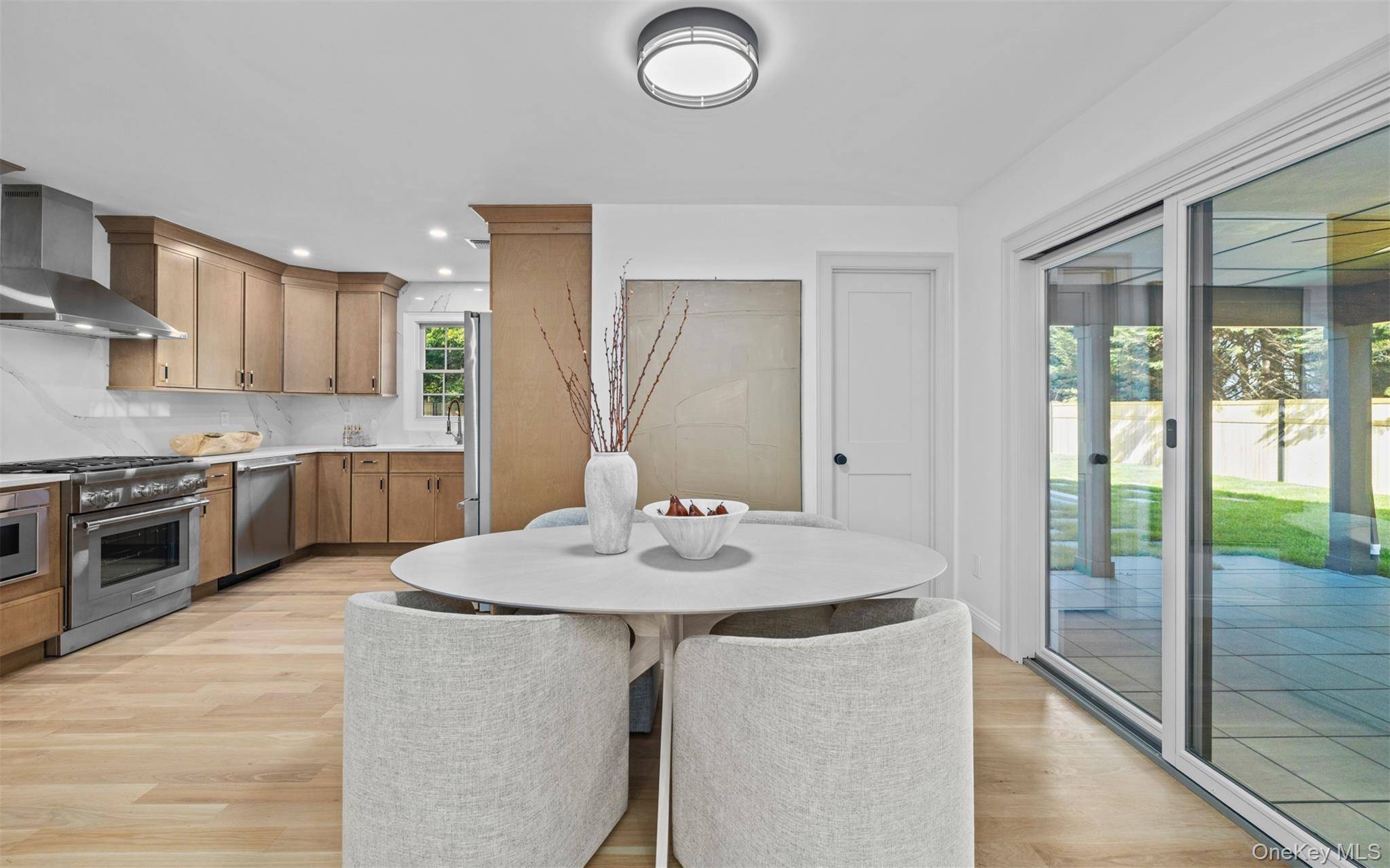 East Hampton, NY 11937,685 Springs Fireplace RD