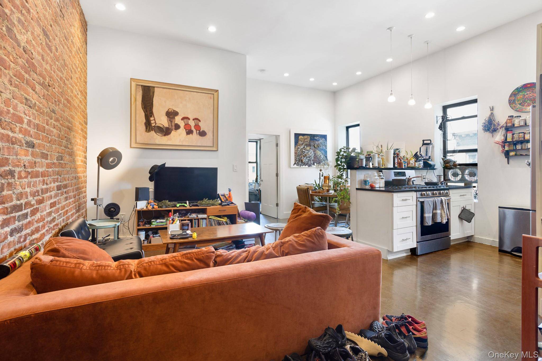 Brooklyn, NY 1237,880 Wyckoff Ave #3A