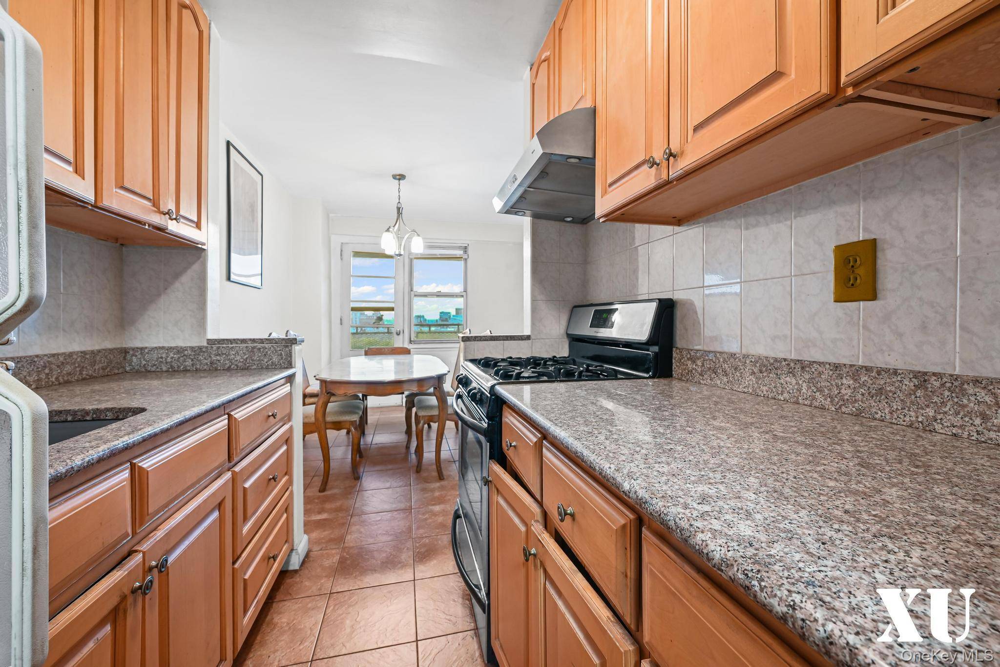 Flushing, NY 11355,43-10 Kissena BLVD #10