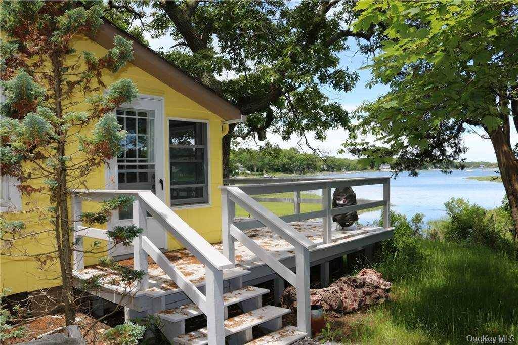 Cutchogue, NY 11935,875 Fleetwood RD