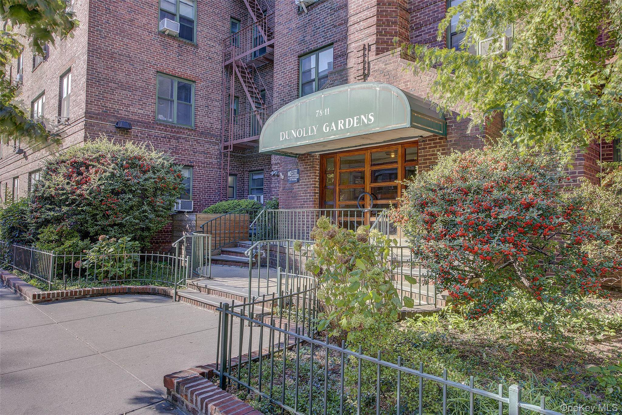 Jackson Heights, NY 11372,78-11 35 AVE #4D