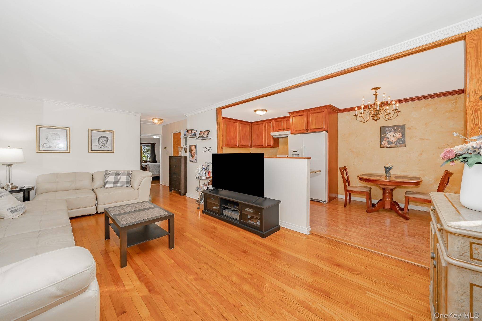 Glendale, NY 11385,86-09 77th AVE