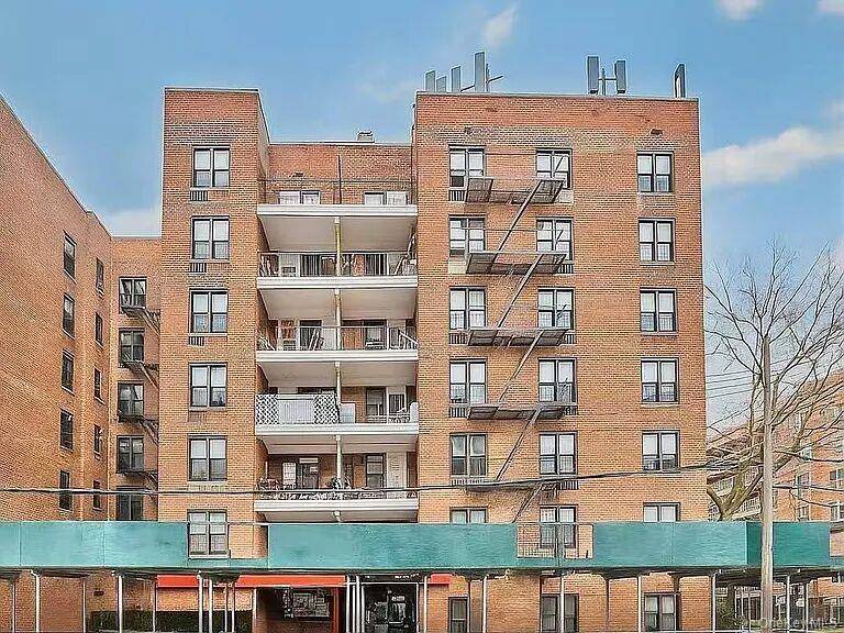 Flushing, NY 11354,38-25 Parsons BLVD #3H