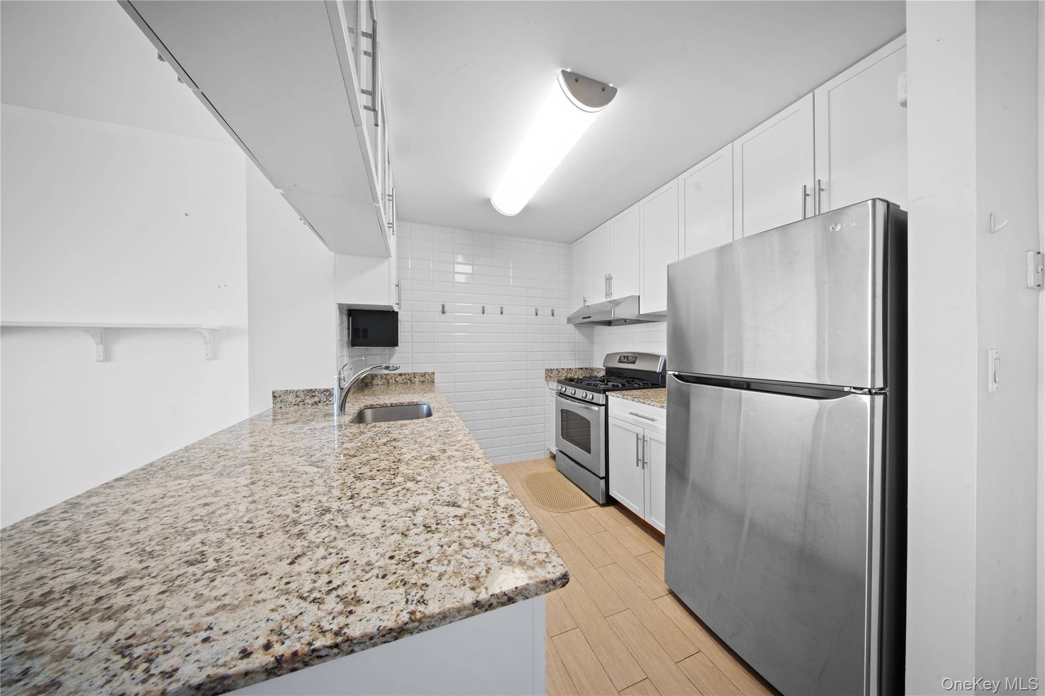 Flushing, NY 11354,40-26 College Point BLVD #18D