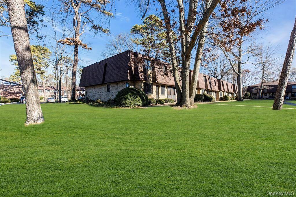 Bay Shore, NY 11706,33 Newbrook LN #33