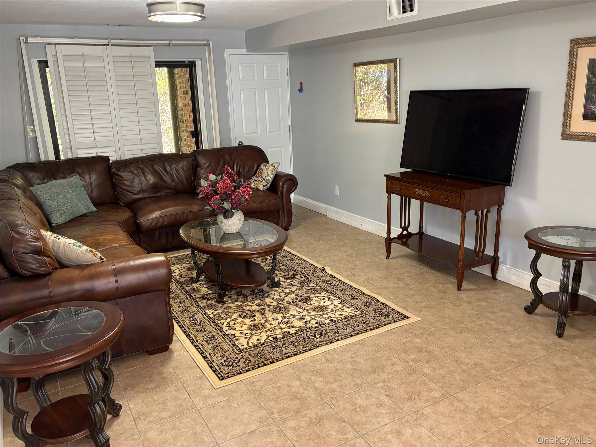 Bay Shore, NY 11706,33 Newbrook LN #33