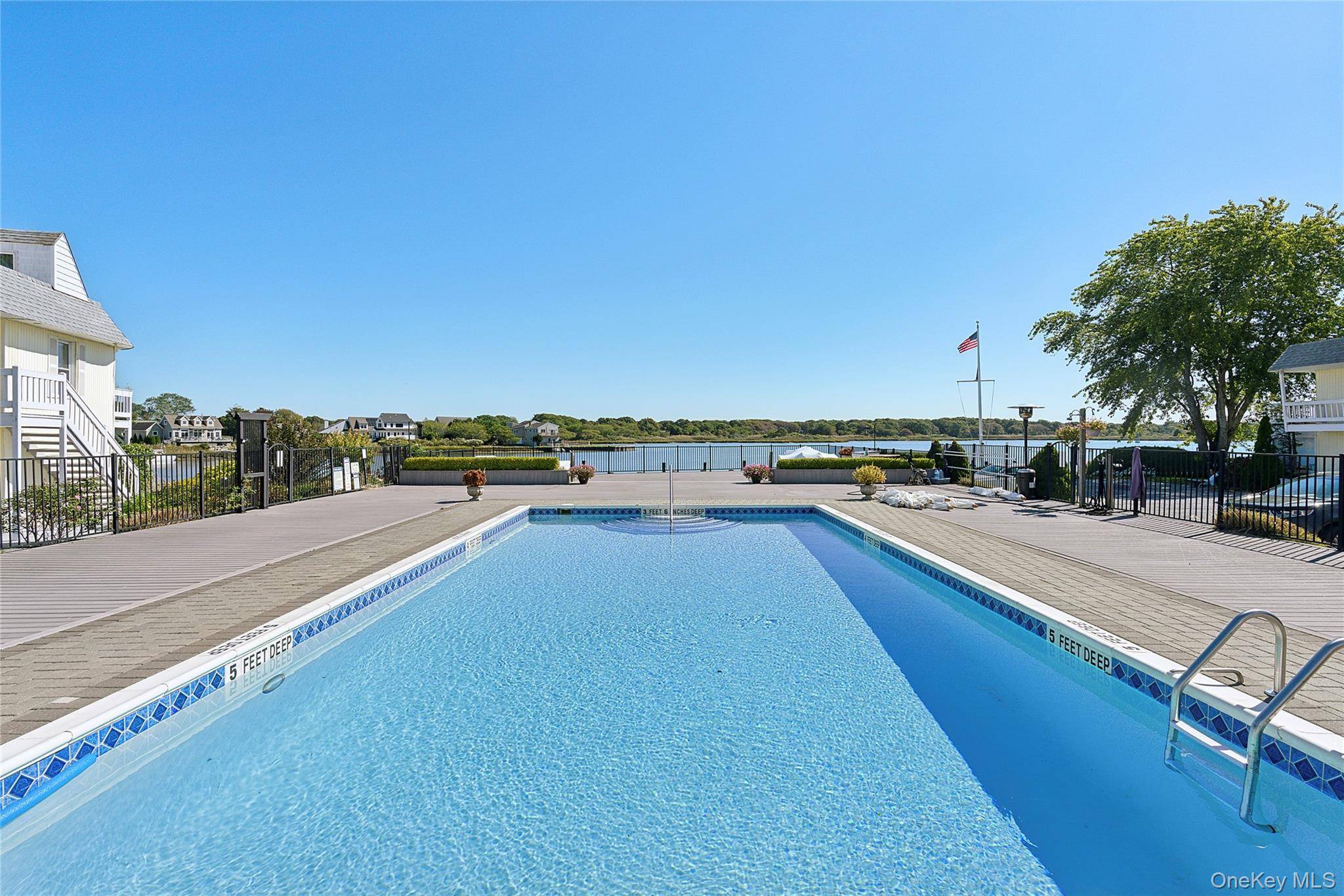 Southampton, NY 11968,30 Little Neck RD #21