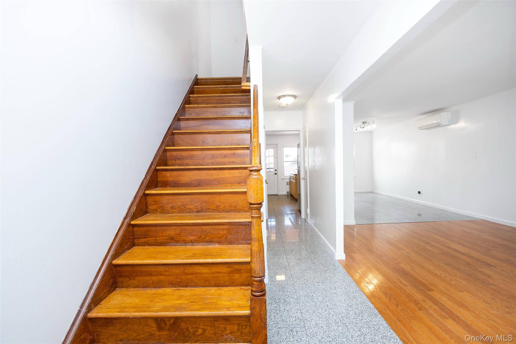 Little Neck, NY 11362,57-15 256th ST