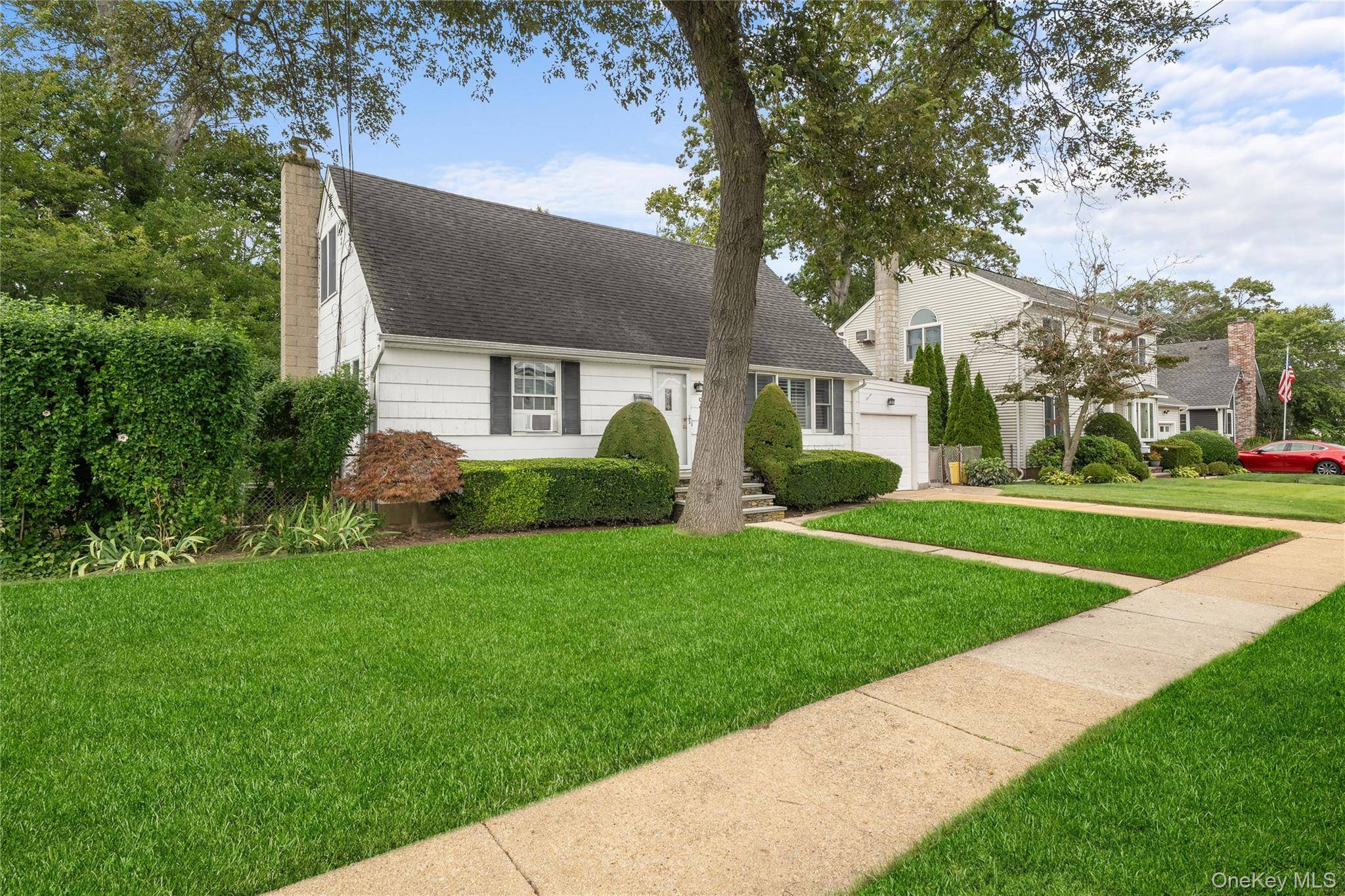 Massapequa Park, NY 11762,94 Charles AVE